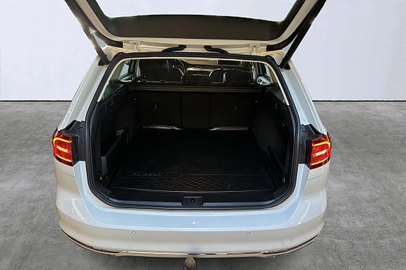 Volkswagen Passat 17 of 26