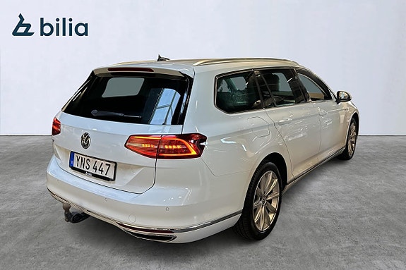Volkswagen Passat 4 of 26
