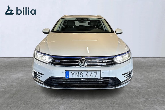 Volkswagen Passat 15 of 26