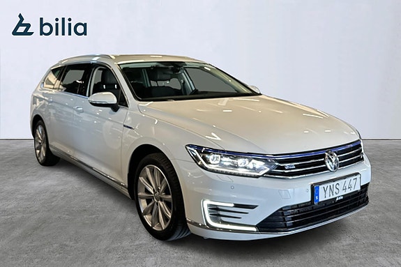 Volkswagen Passat 2 of 26
