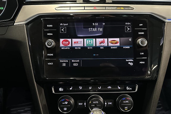 Volkswagen Passat 13 of 26