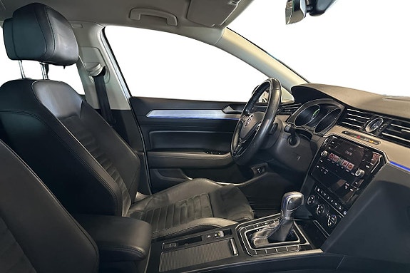Volkswagen Passat 10 of 26