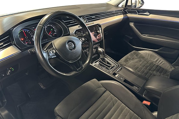 Volkswagen Passat 7 of 26