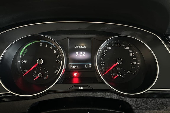 Volkswagen Passat 14 of 26