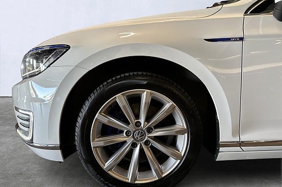 Volkswagen Passat 6 of 26