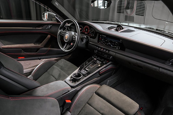Porsche 911 Carrera GTS 12 of 14