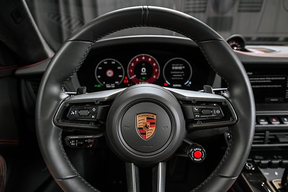 Porsche 911 Carrera GTS 9 of 14