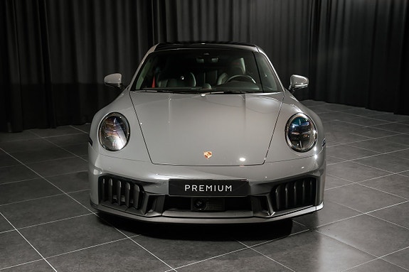 Porsche 911 Carrera GTS 4 of 14