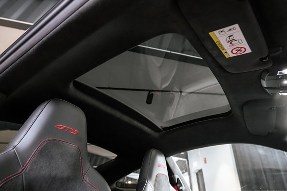 Porsche 911 Carrera GTS 13 of 14