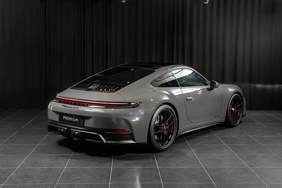 Porsche 911 Carrera GTS 3 of 14