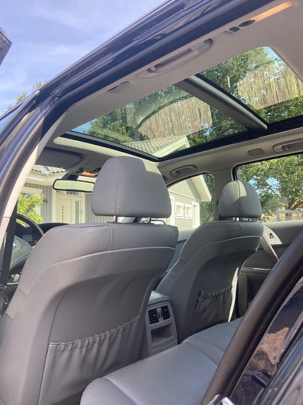 BMW 525i 3 of 4