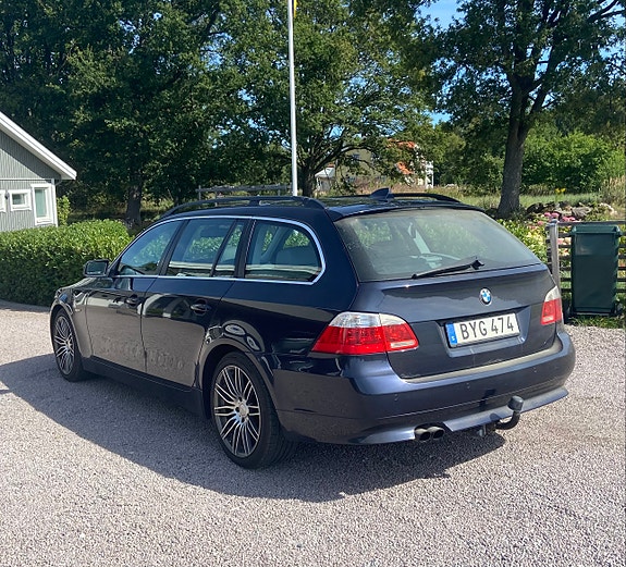 BMW 525i 2 of 4