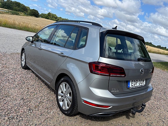 Volkswagen Golf Sportsvan 2 of 7