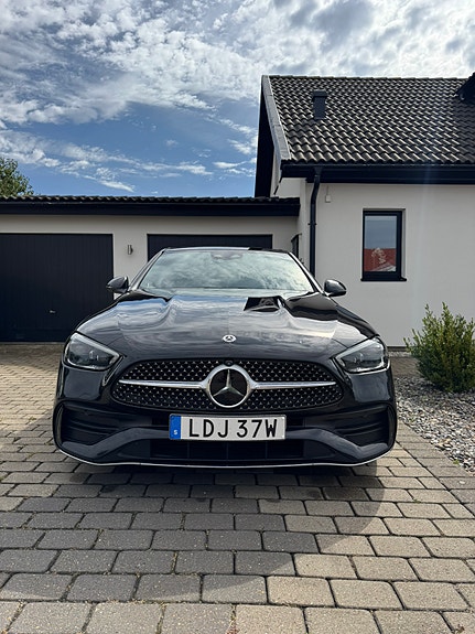 Mercedes-Benz C300 d 2 of 12