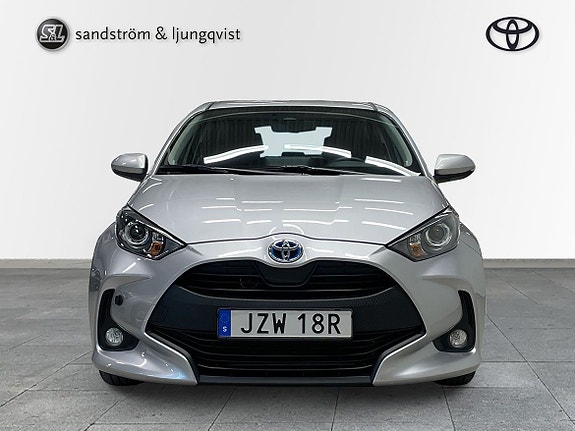 Toyota Yaris 2 of 11
