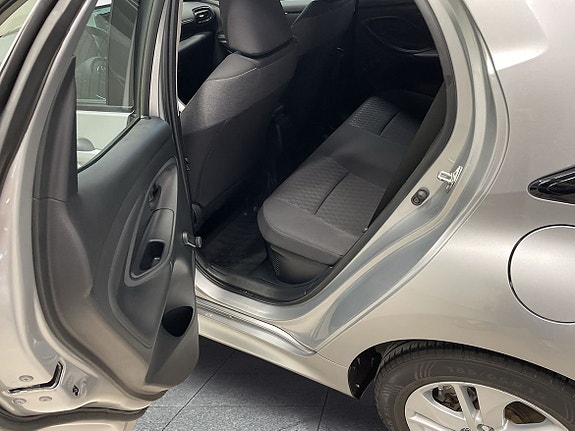 Toyota Yaris 11 of 11
