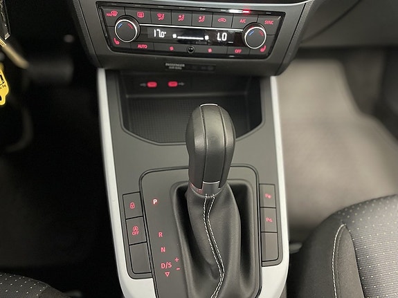 Seat Arona 19 of 19