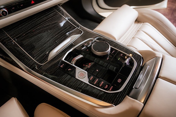 BMW X7 15 of 25