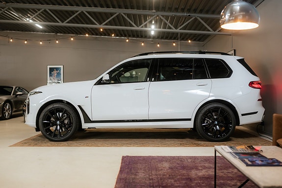 BMW X7 2 of 25