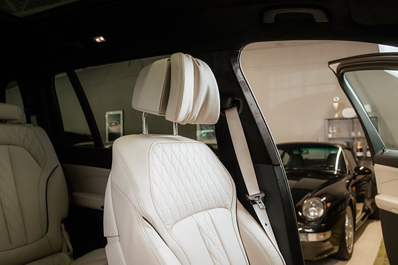 BMW X7 24 of 25