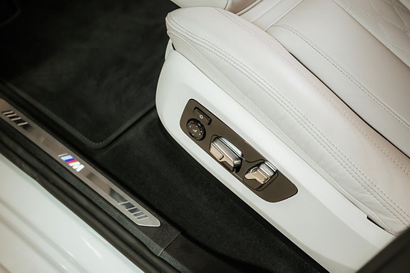 BMW X7 12 of 25