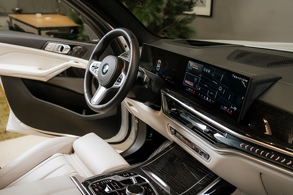 BMW X7 22 of 25