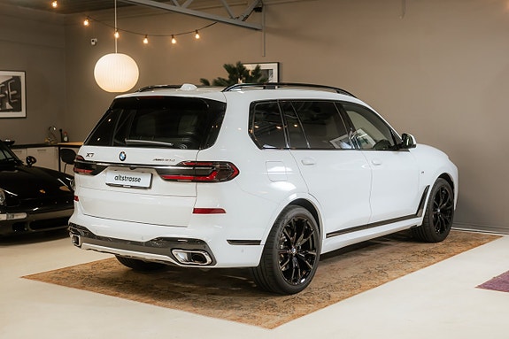 BMW X7 3 of 25
