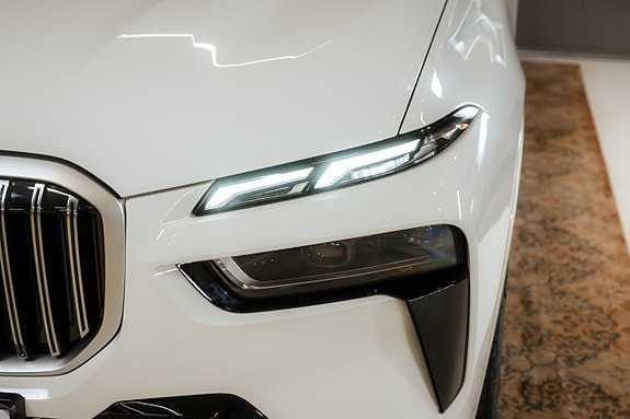 BMW X7 7 of 25