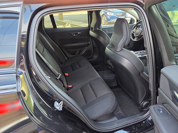 Volvo V60 Cross Country 12 of 27