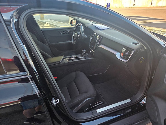 Volvo V60 Cross Country 14 of 27