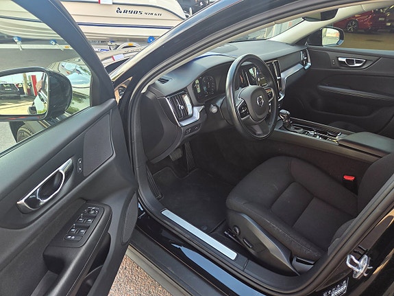 Volvo V60 Cross Country 3 of 27