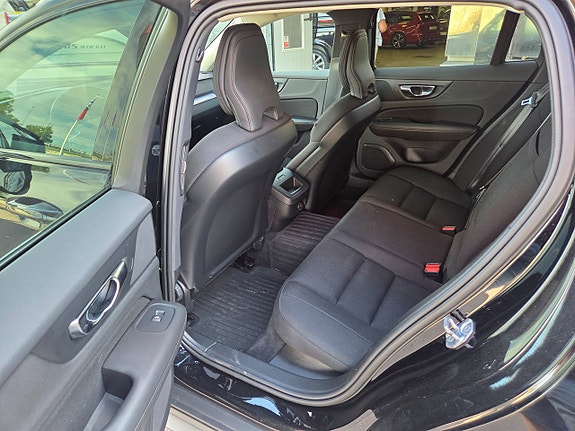 Volvo V60 Cross Country 5 of 27