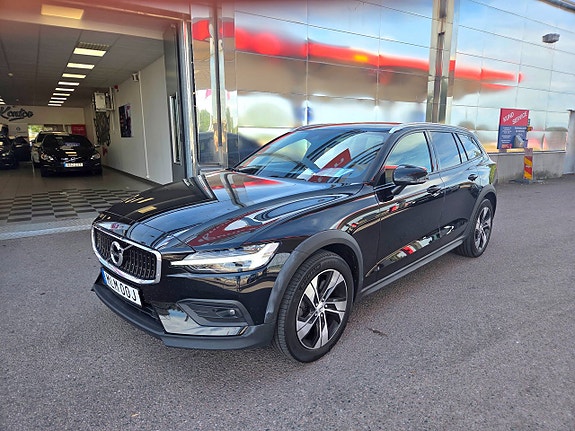 Volvo V60 Cross Country 2 of 27