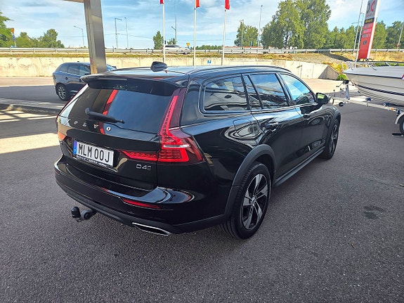 Volvo V60 Cross Country 11 of 27
