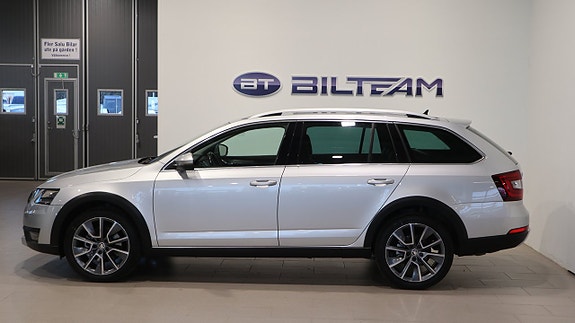 Skoda Octavia Scout 2 of 18