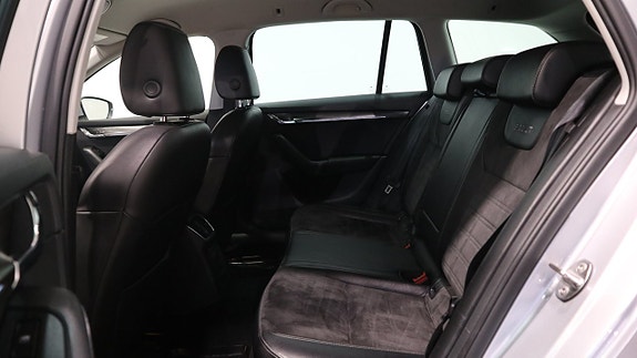 Skoda Octavia Scout 8 of 18