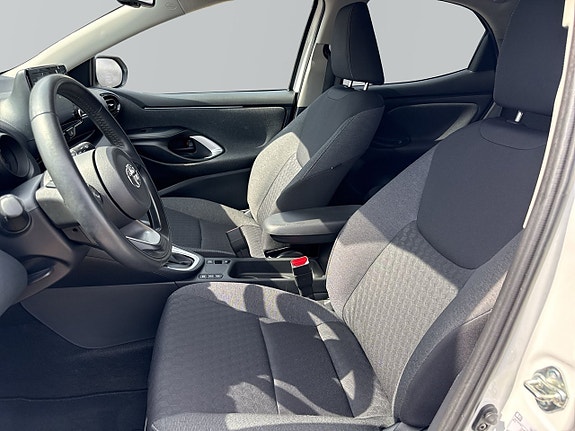 Toyota Yaris 6 of 14