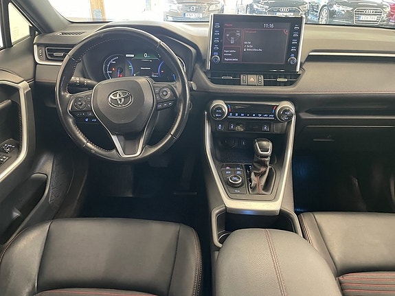 Toyota RAV4 Plug-in Hybrid 13 of 23