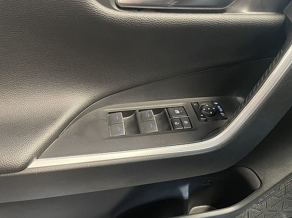Toyota RAV4 Plug-in Hybrid 18 of 23