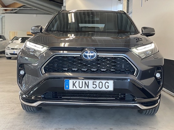 Toyota RAV4 Plug-in Hybrid 3 of 23
