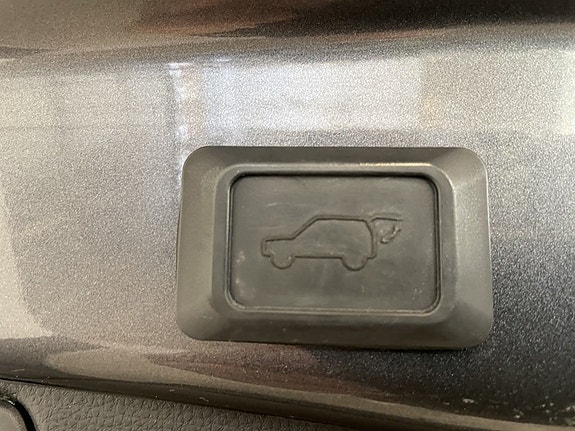Toyota RAV4 Plug-in Hybrid 10 of 23