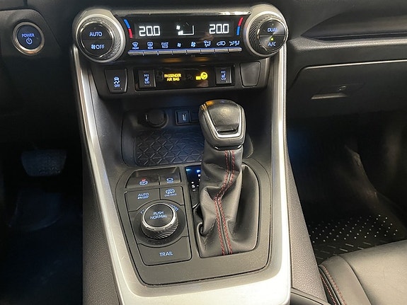 Toyota RAV4 Plug-in Hybrid 19 of 23