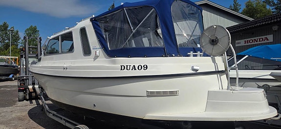 Bella 7000 / Volvo Penta 2003 2 of 12