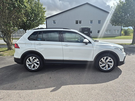 Volkswagen Tiguan 2 of 18