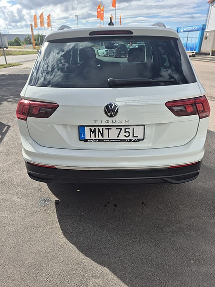 Volkswagen Tiguan 4 of 18