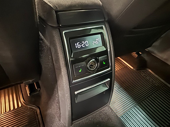 Skoda Superb 13 of 19