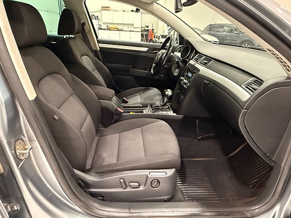 Skoda Superb 14 of 19