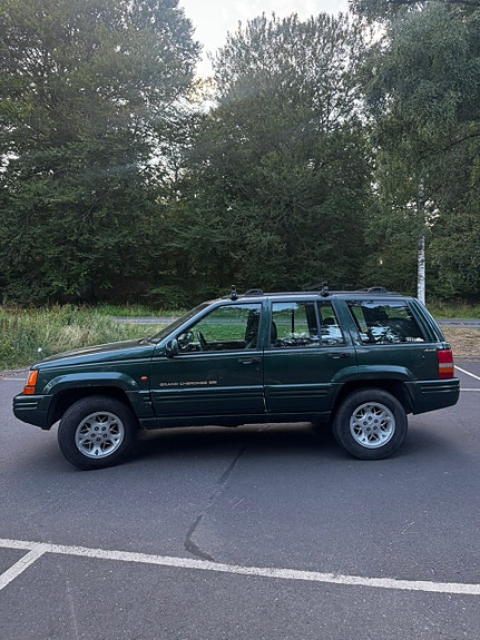 Jeep Grand Cherokee 4 of 14