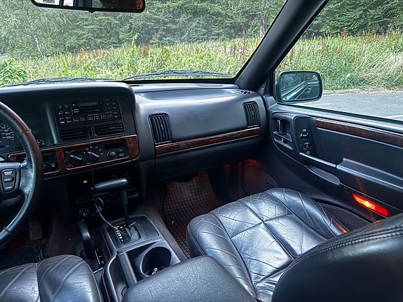 Jeep Grand Cherokee 12 of 14