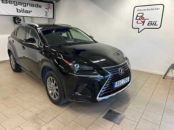 Lexus NX300h 2 of 15